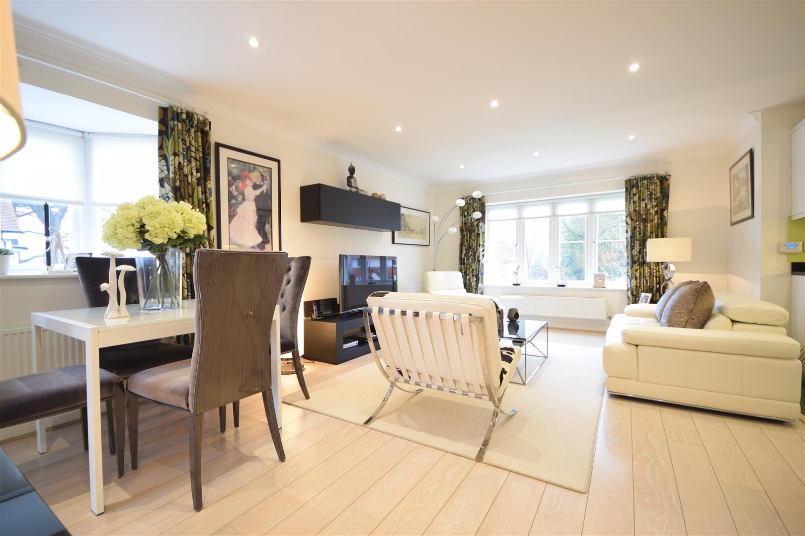 OPEN PLAN LOUNGE DINING AND KITCHEN